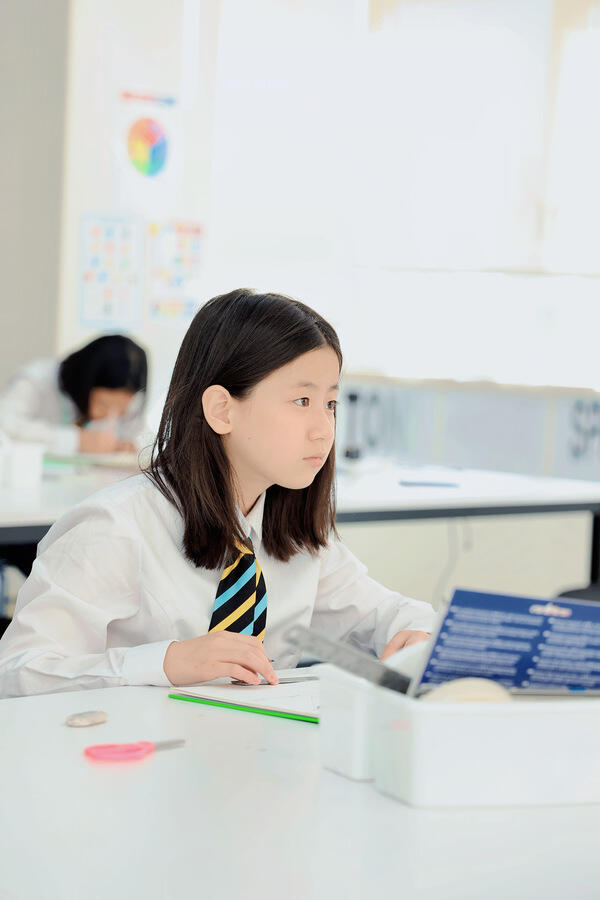 Grade 5 - 艺术课,南通惠立学校
